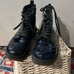 Navy shiny combat boots. Size EU 35.